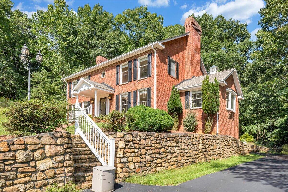 7011 Malinda RD