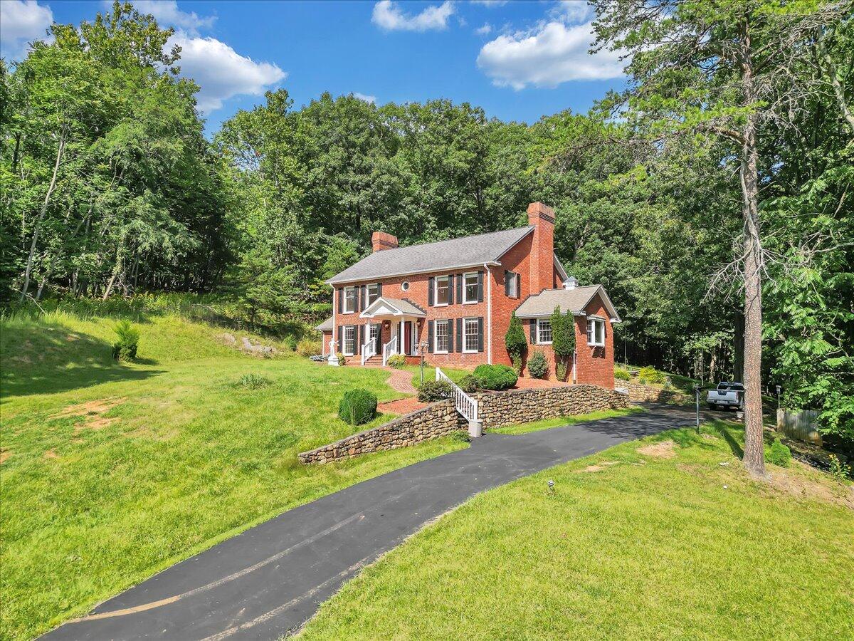 7011 Malinda RD