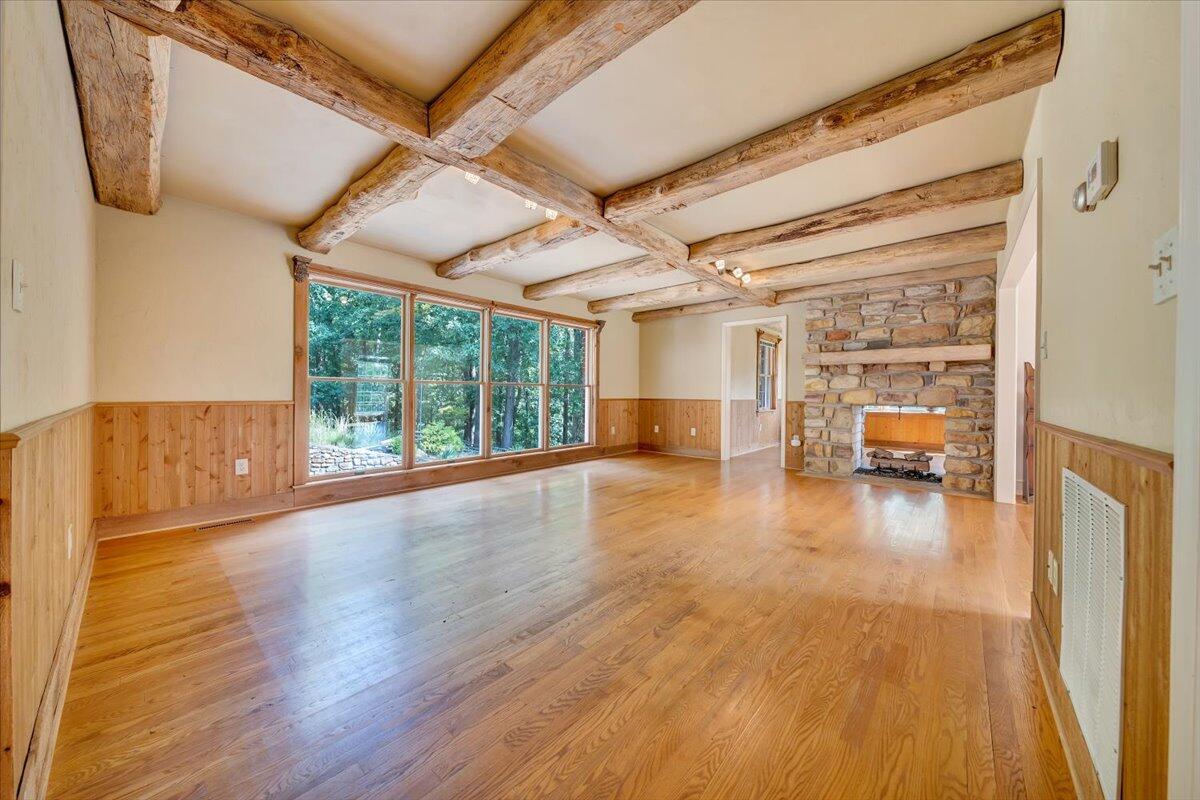 7011 Malinda RD