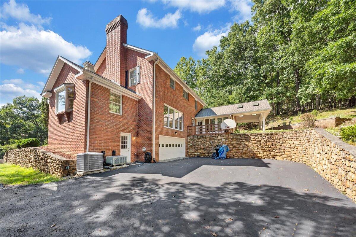 7011 Malinda RD