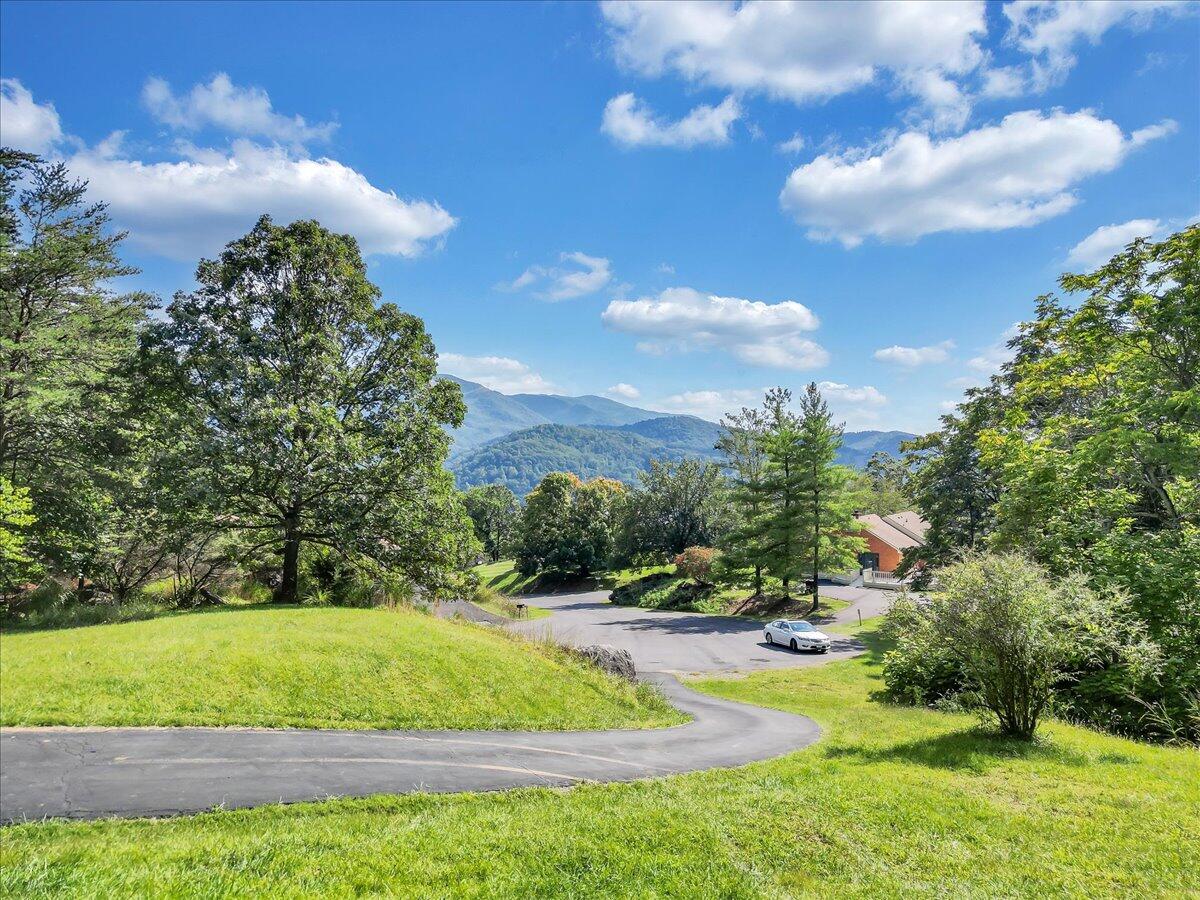 7011 Malinda RD