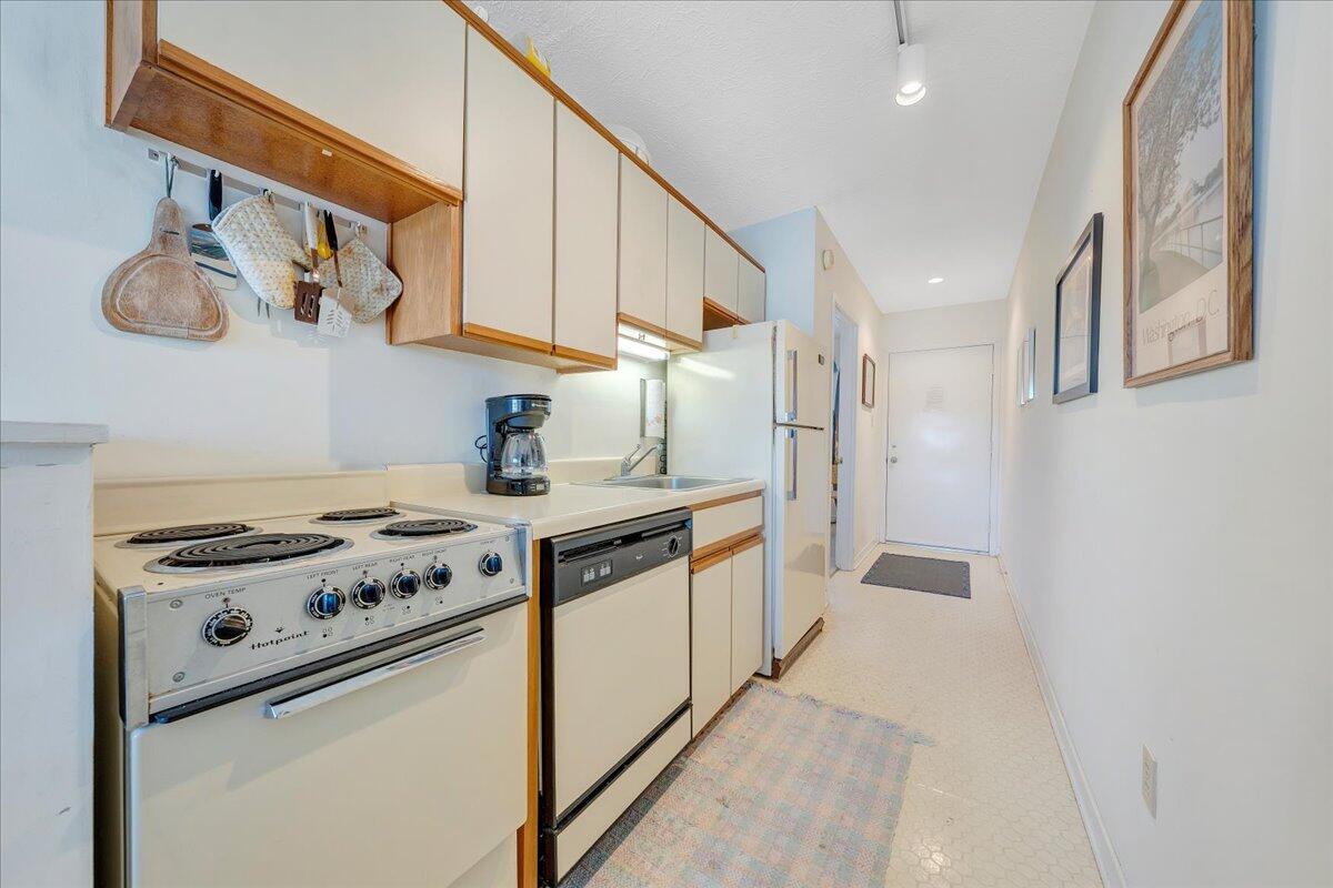 1089 Bluewater DR Unit: 306