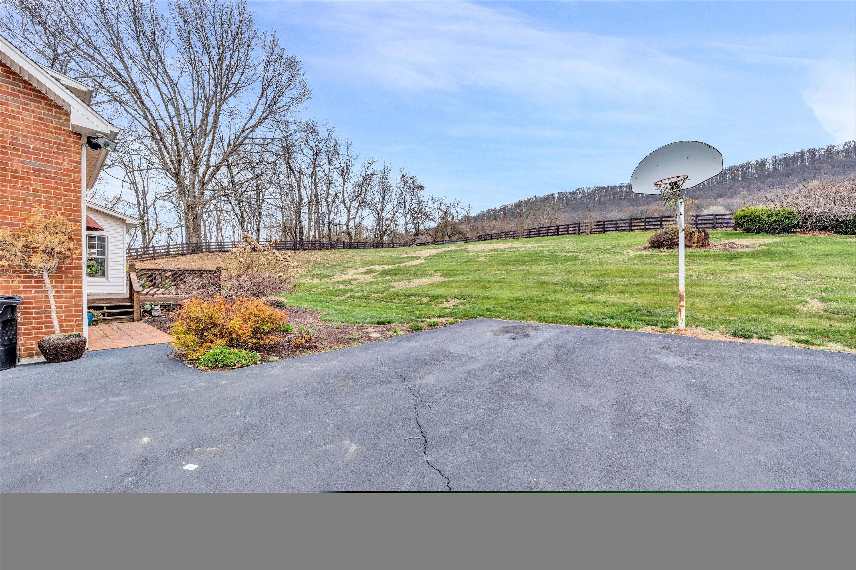 2010 Mountain View RD