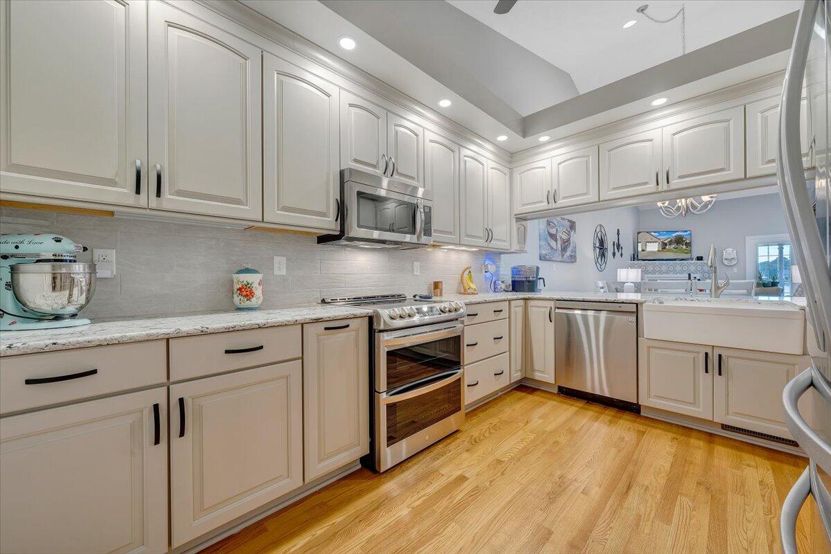 415 Heather LN