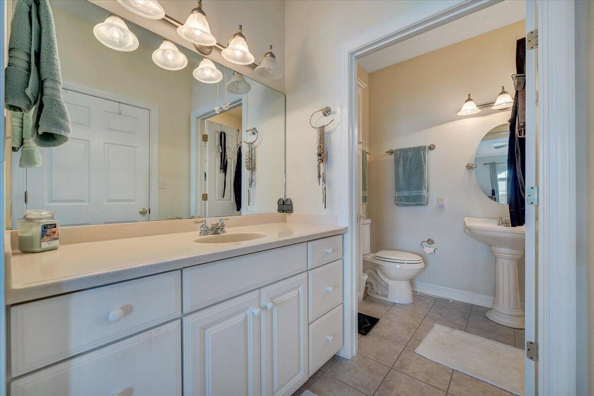 415 Heather LN