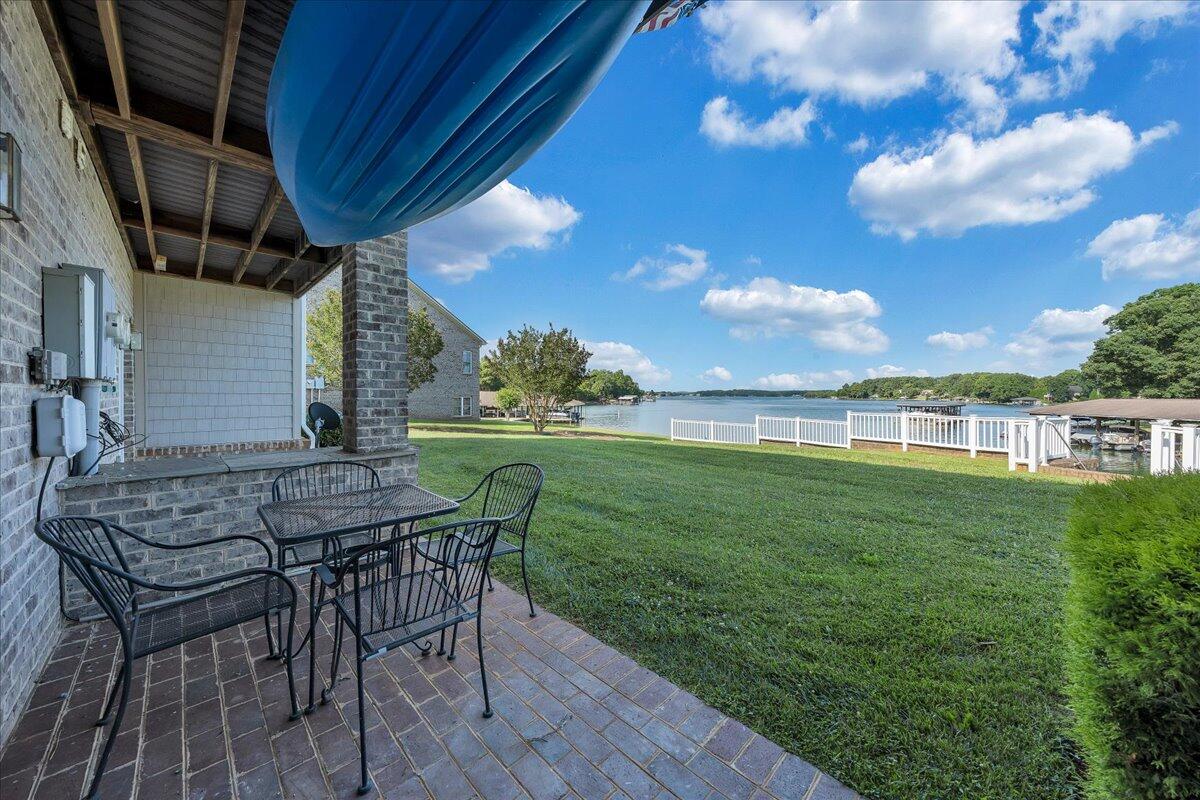 415 Heather LN
