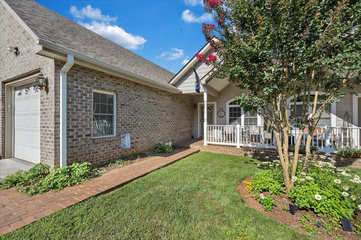 415 Heather LN