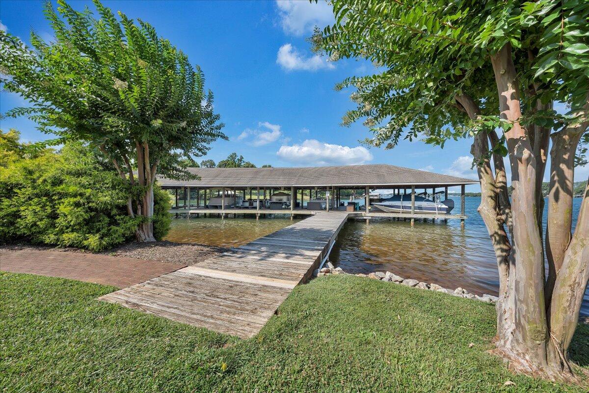 415 Heather LN