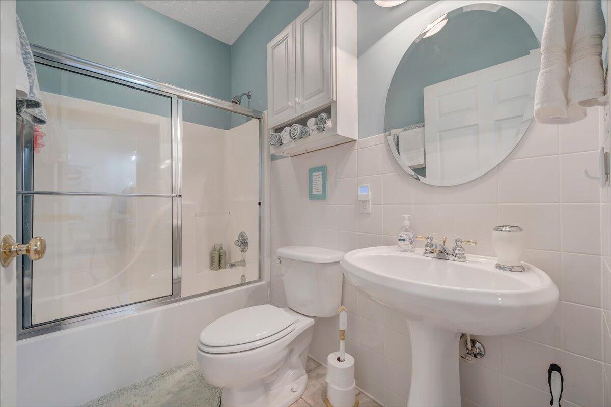 415 Heather LN