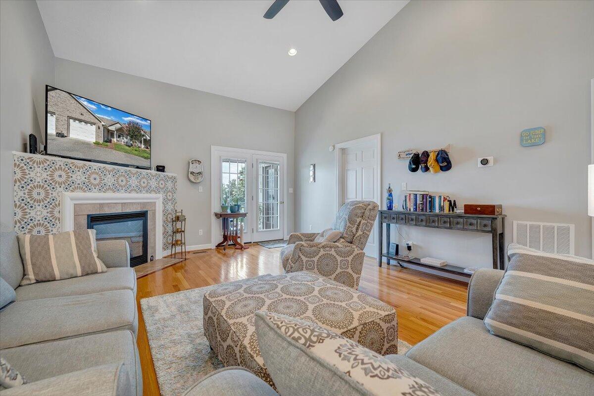 415 Heather LN