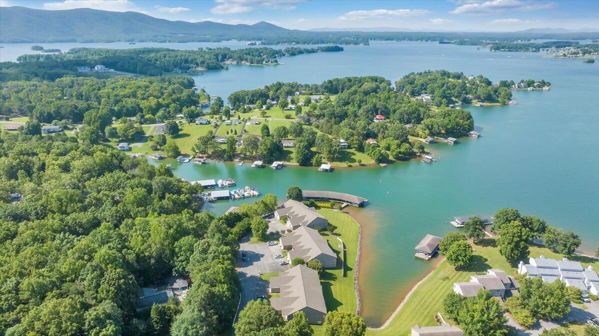 415 Heather LN