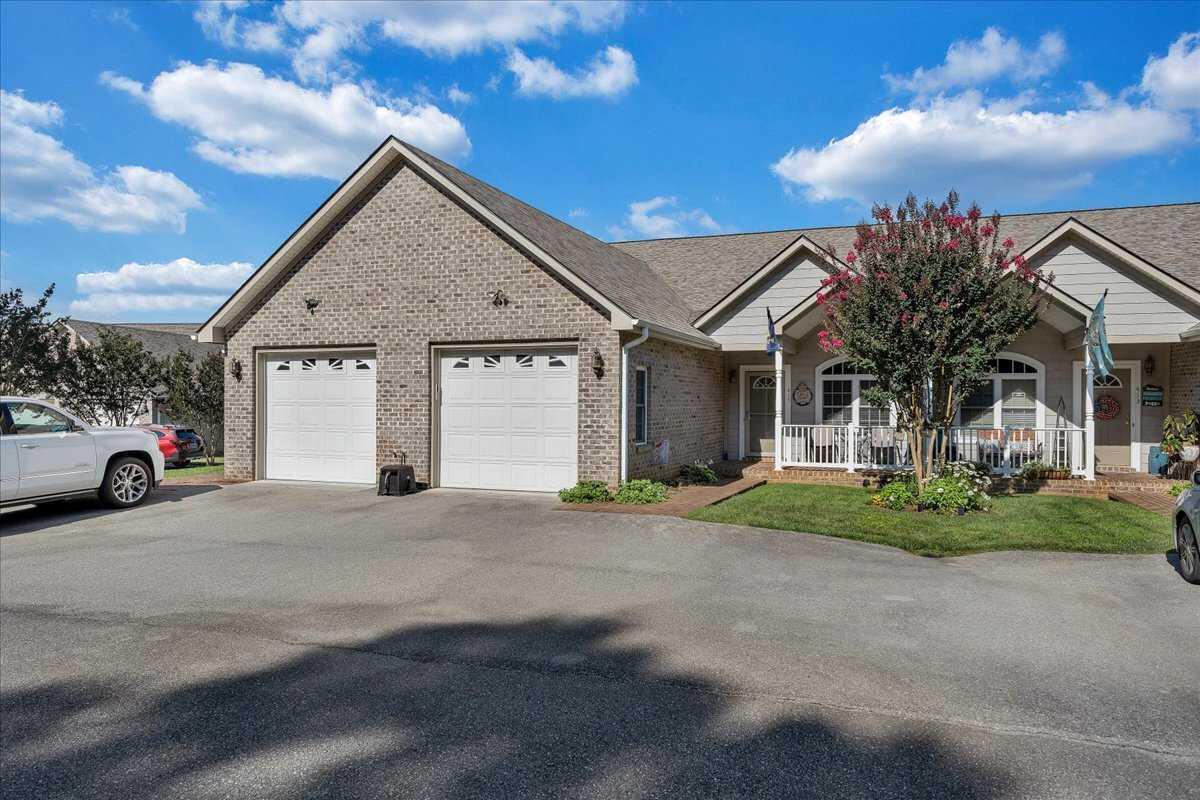 415 Heather LN