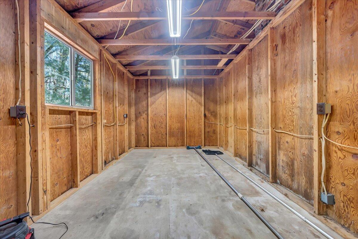 537 Houston Mines RD