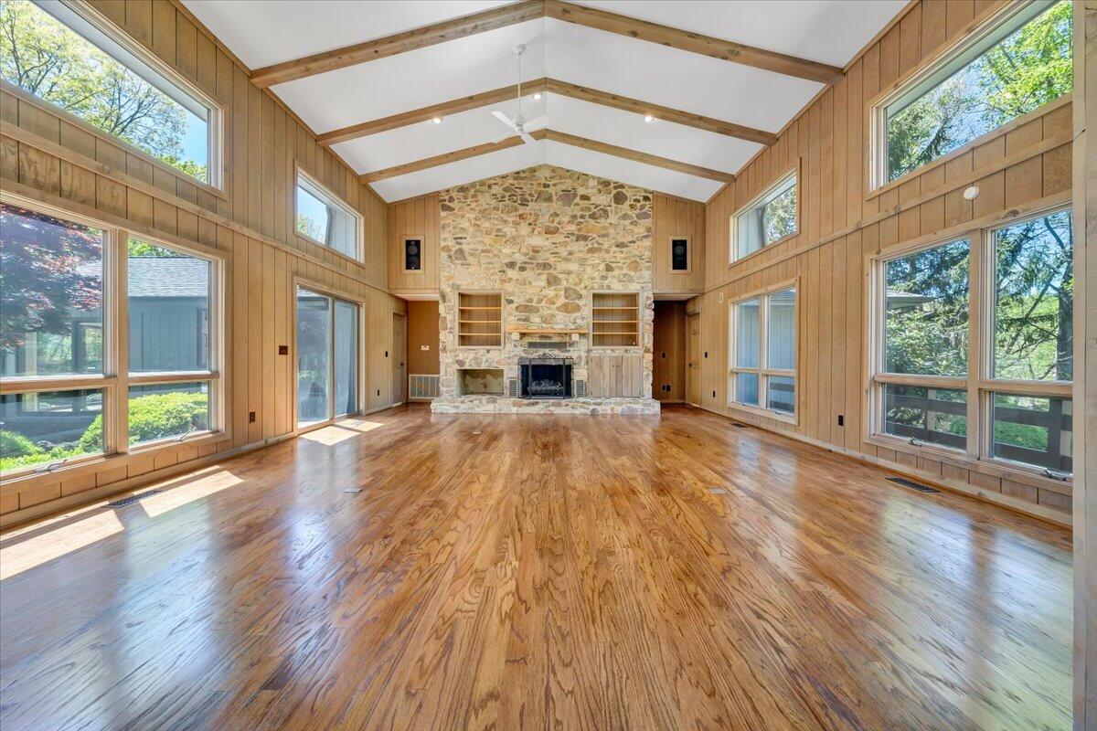 537 Houston Mines RD