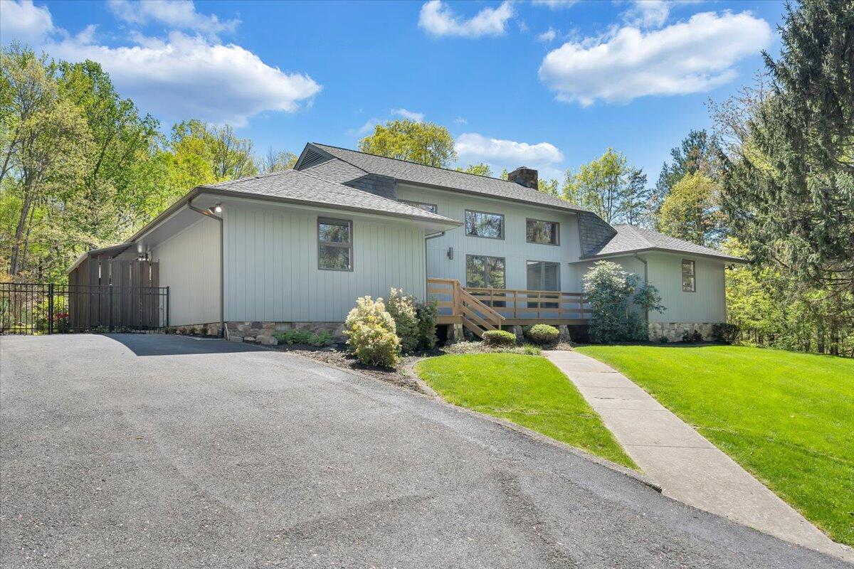 537 Houston Mines RD