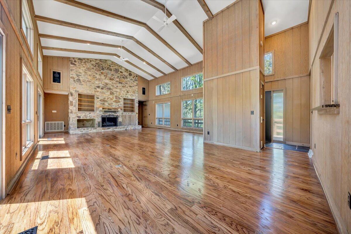 537 Houston Mines RD