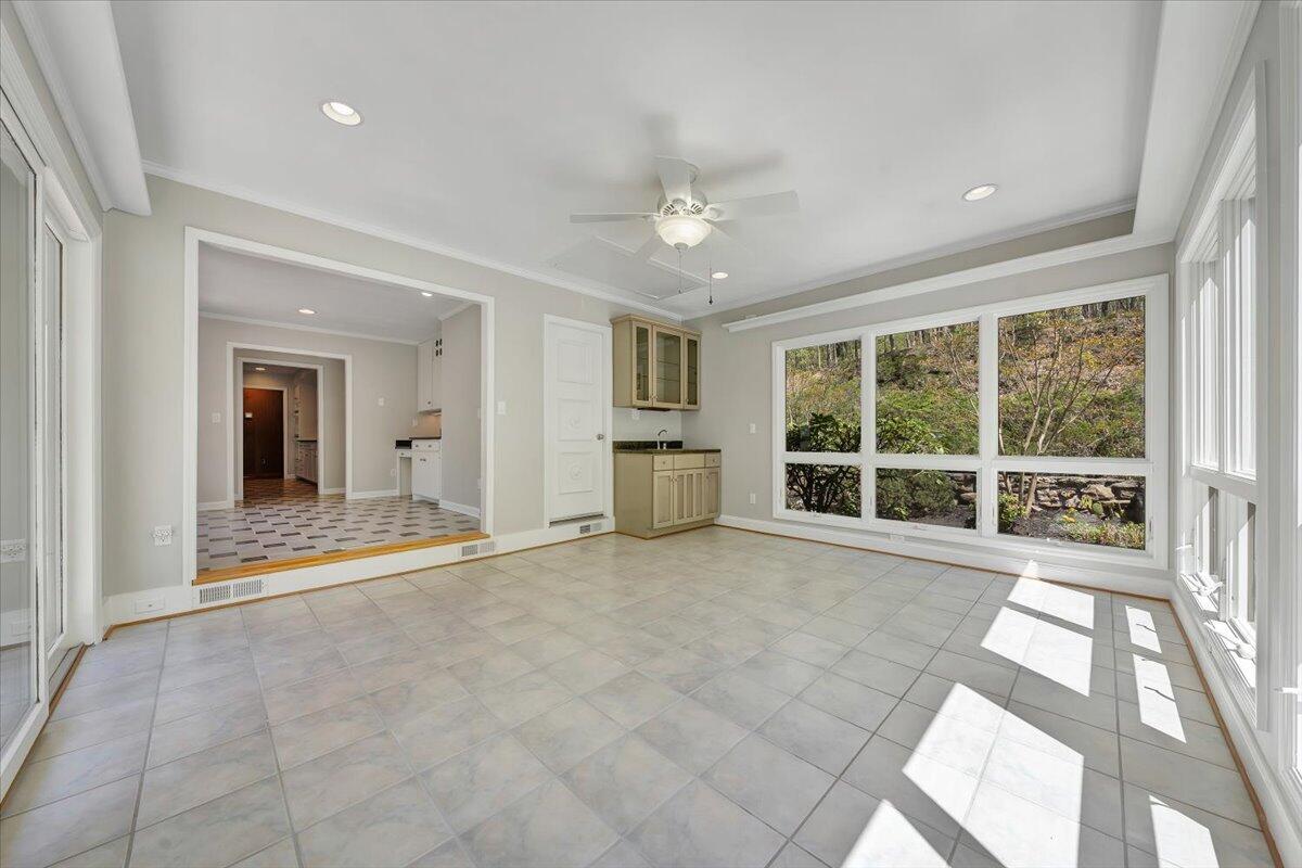 537 Houston Mines RD
