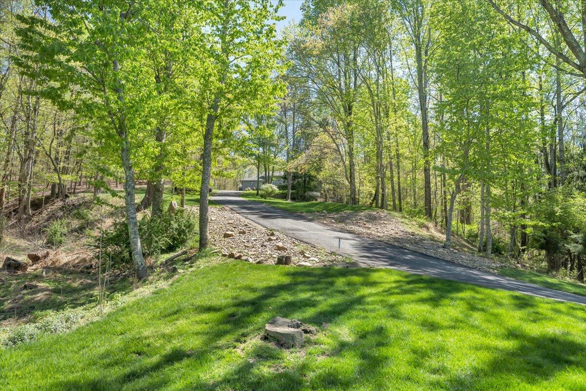 537 Houston Mines RD