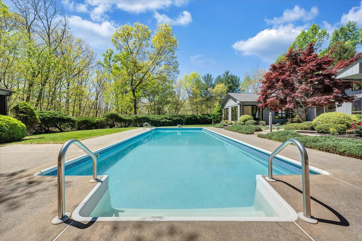 537 Houston Mines RD