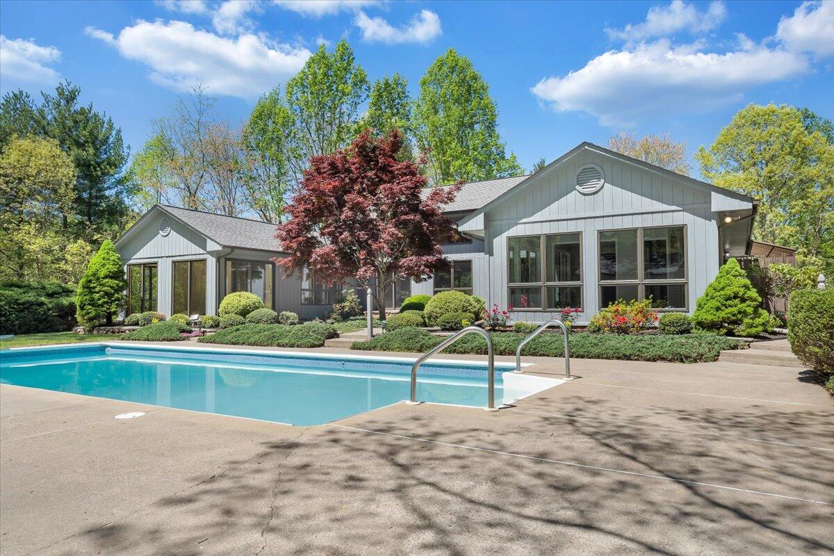 537 Houston Mines RD