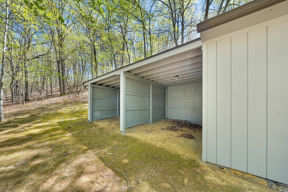 537 Houston Mines RD
