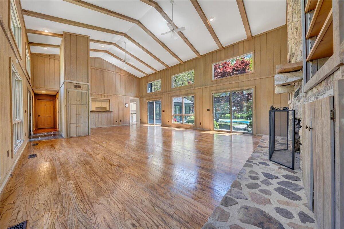 537 Houston Mines RD