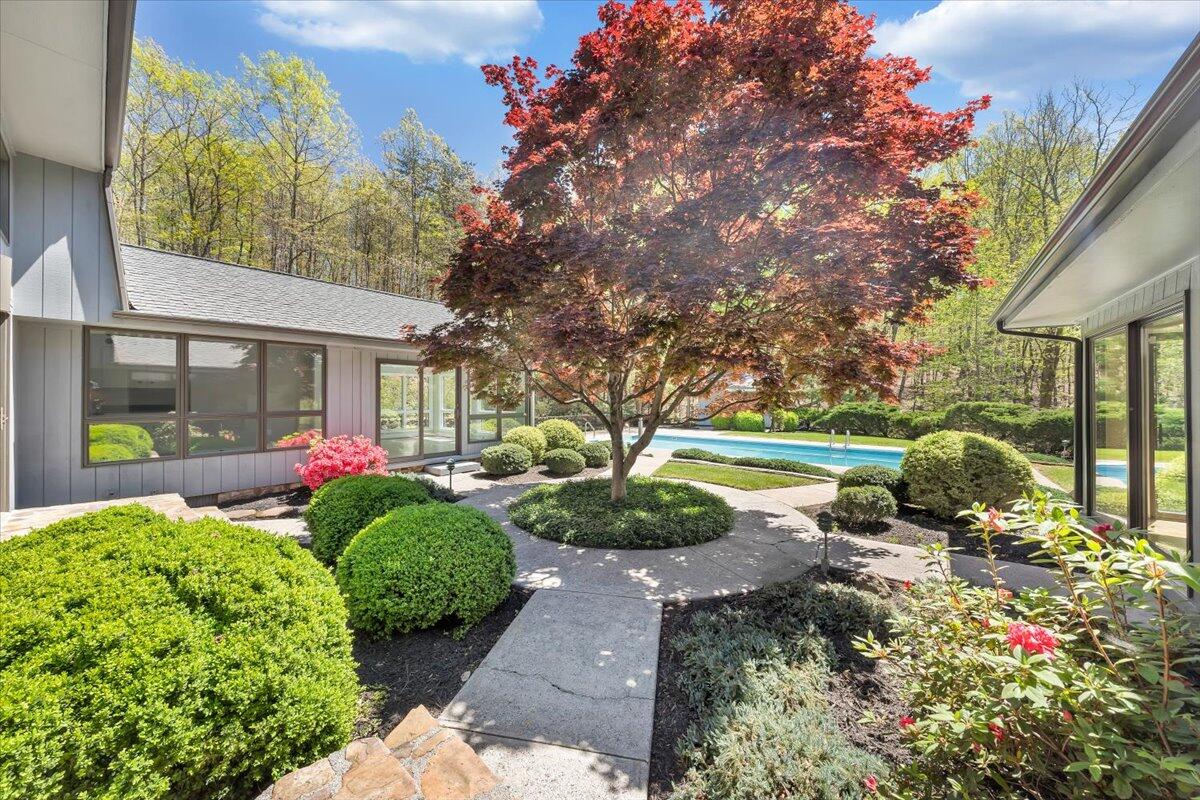 537 Houston Mines RD