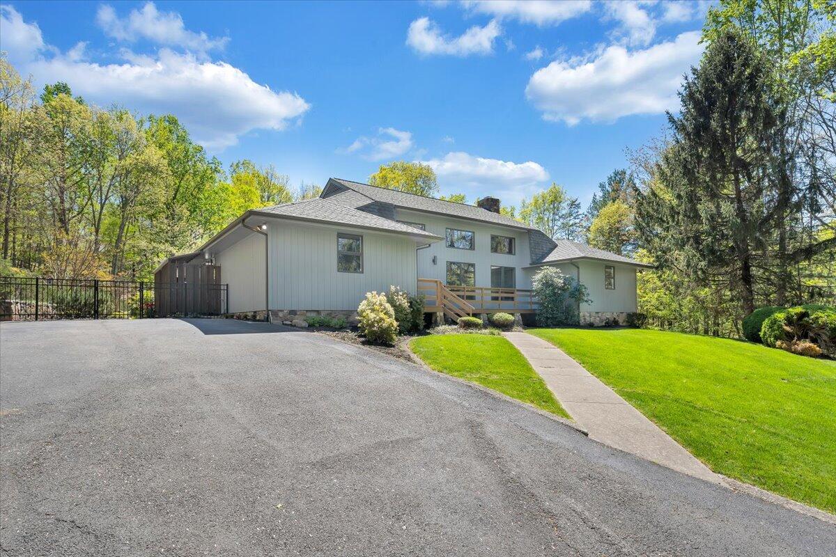 537 Houston Mines RD