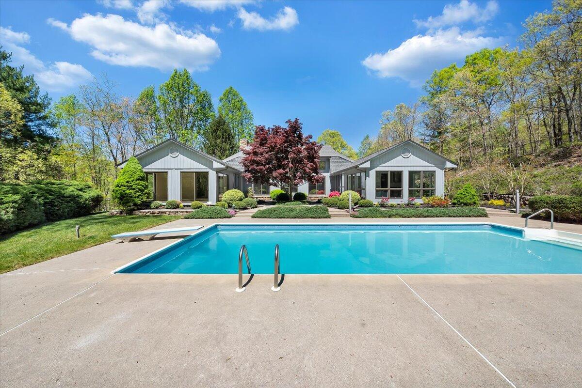 537 Houston Mines RD