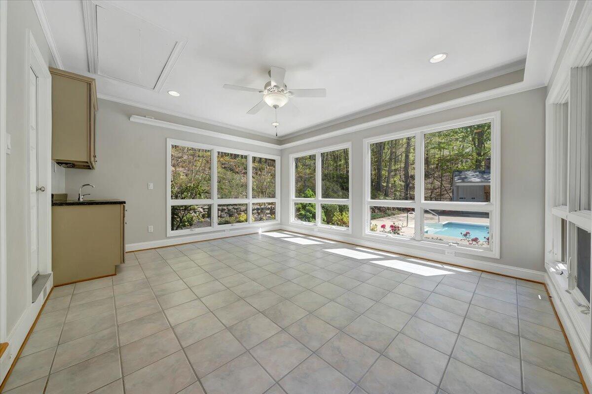 537 Houston Mines RD