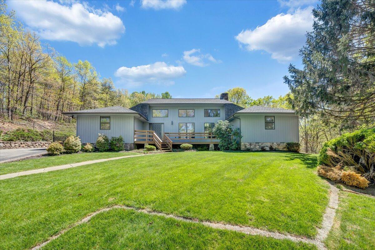 537 Houston Mines RD