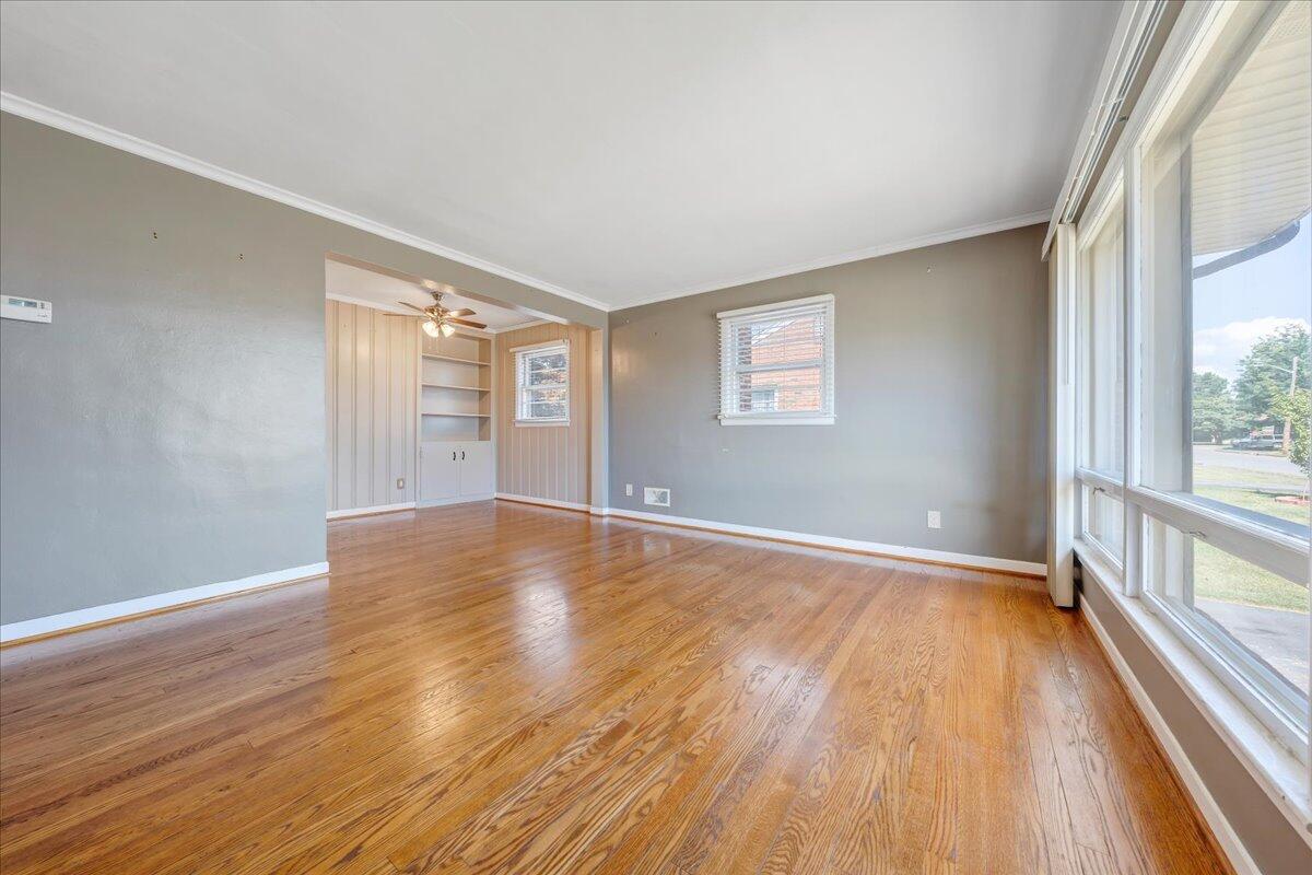 165 Hurst AVE NE