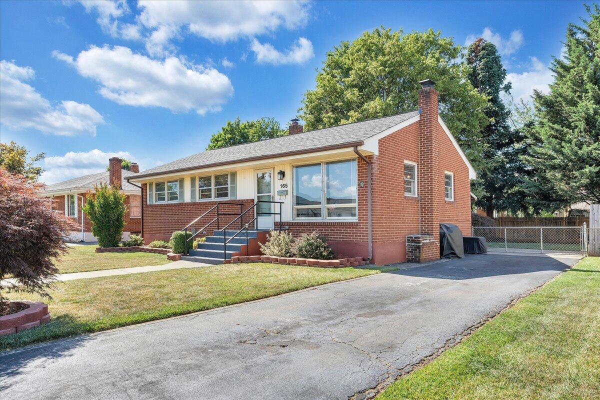 165 Hurst AVE NE