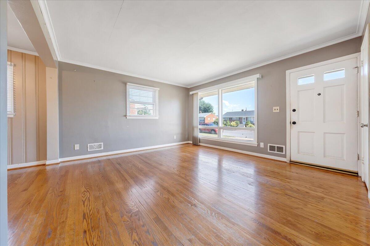 165 Hurst AVE NE