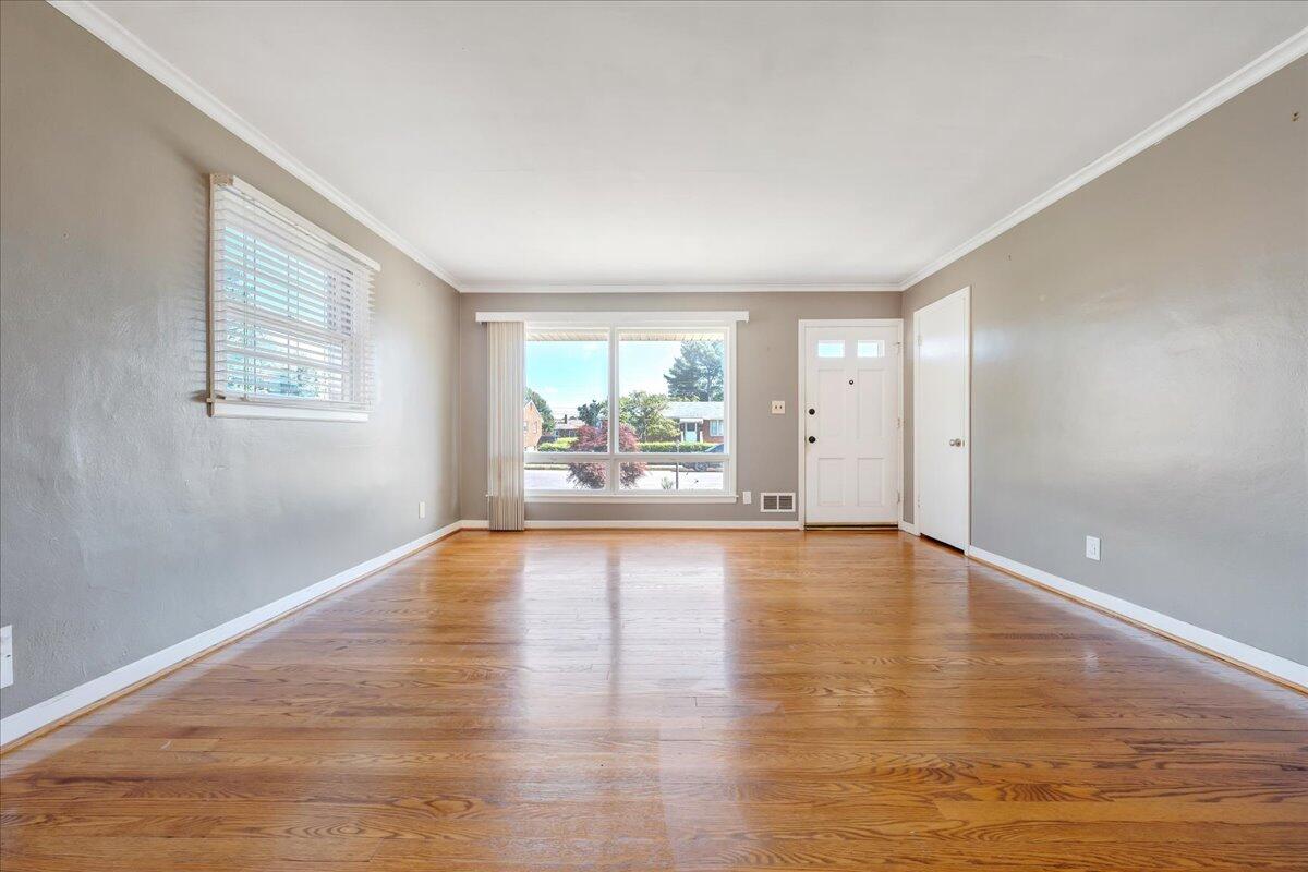 165 Hurst AVE NE