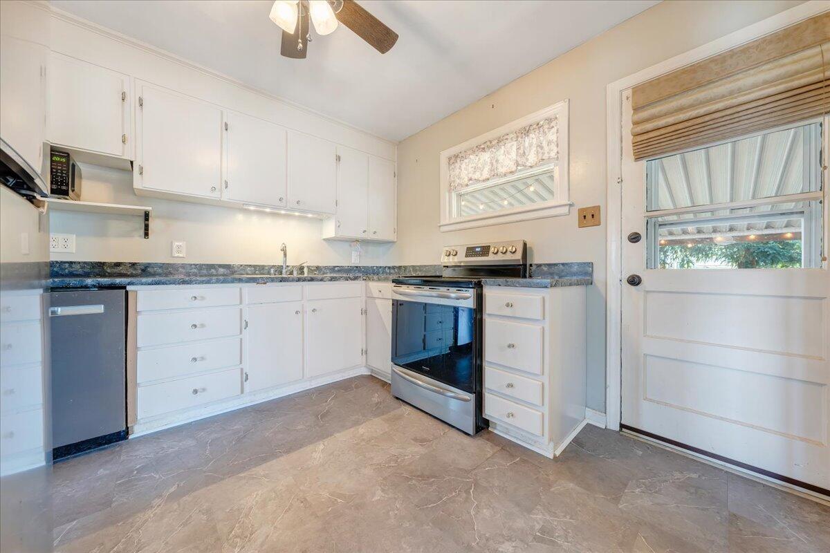 165 Hurst AVE NE