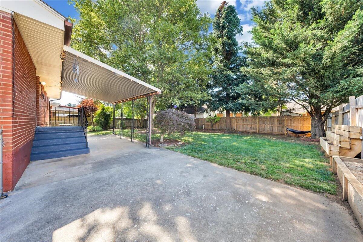 165 Hurst AVE NE