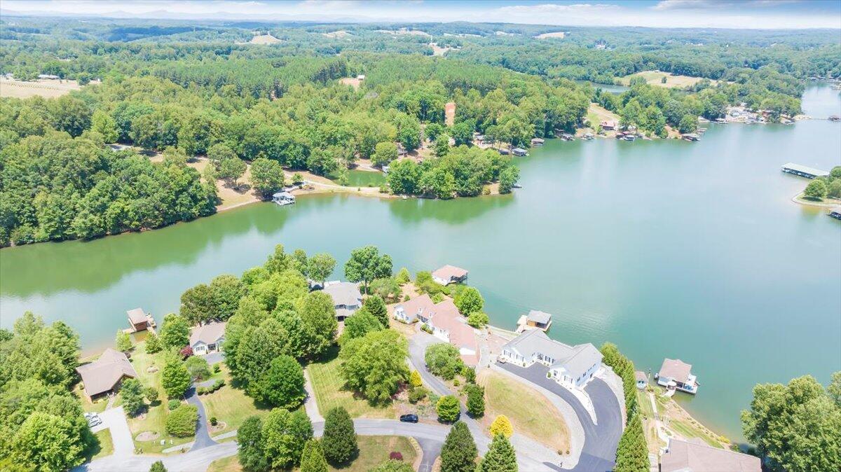300 Egret DR