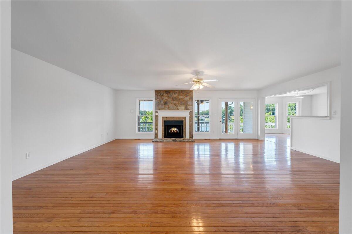 300 Egret DR