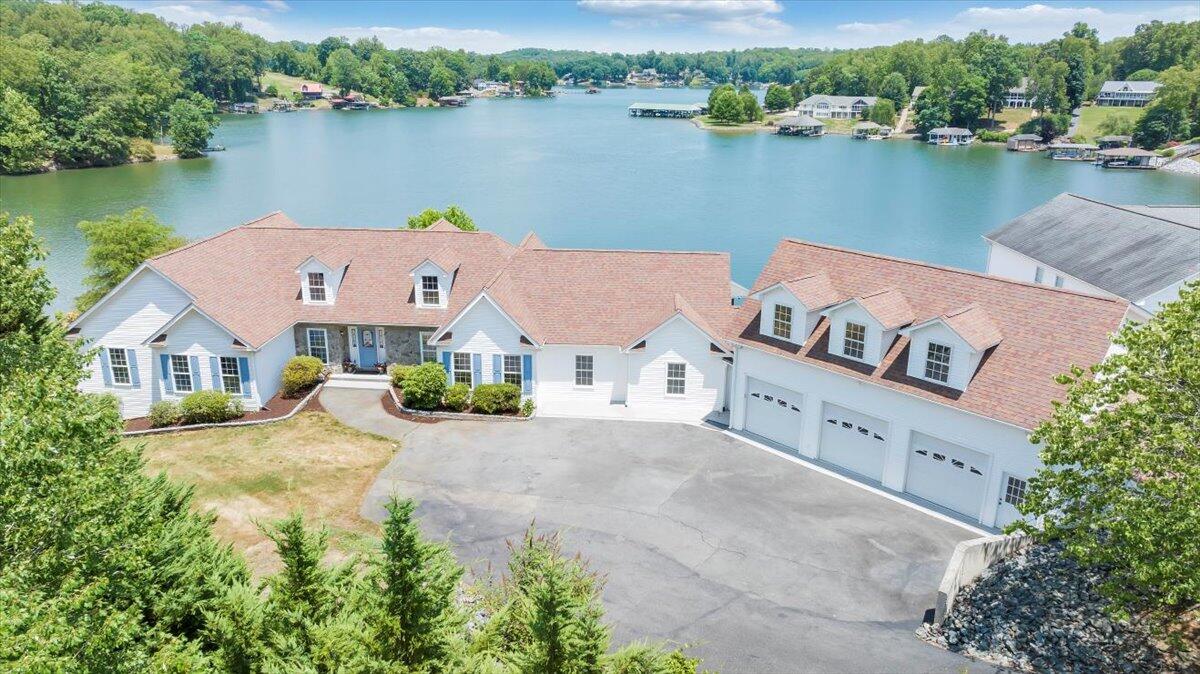 300 Egret DR