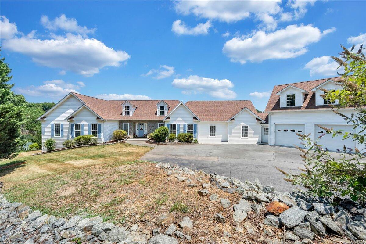300 Egret DR