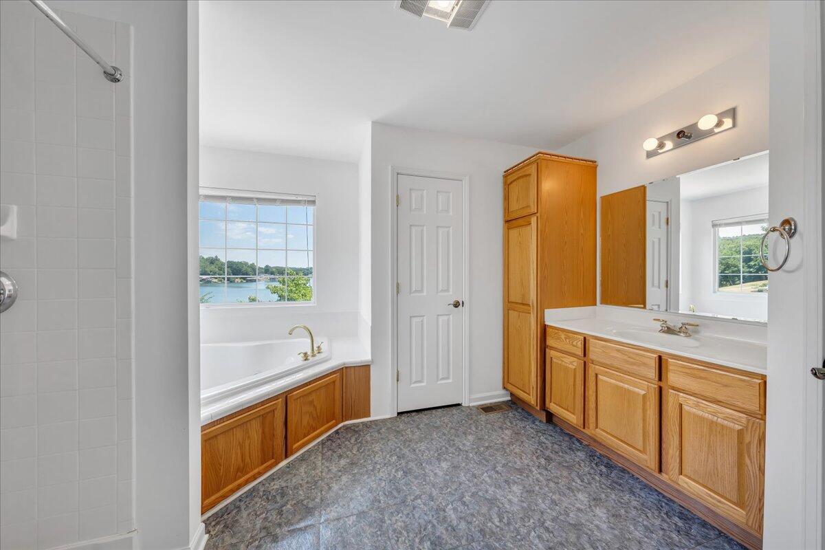 300 Egret DR