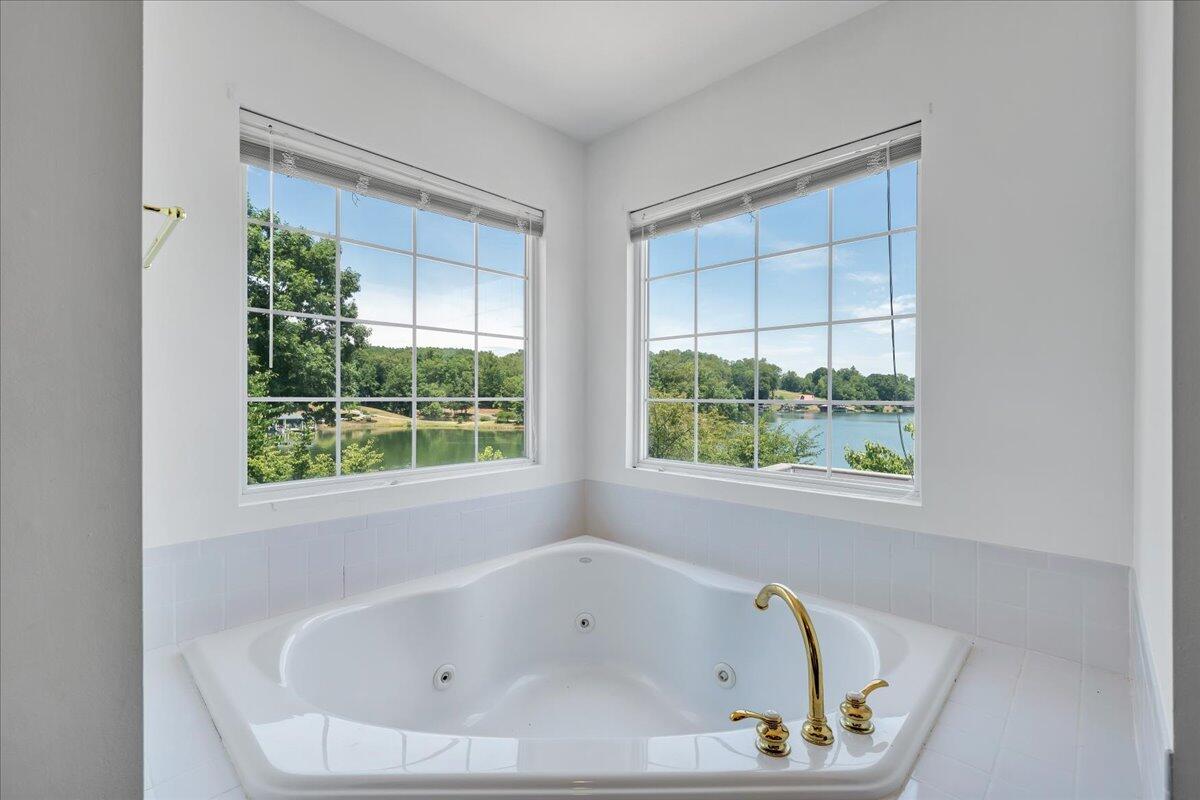 300 Egret DR