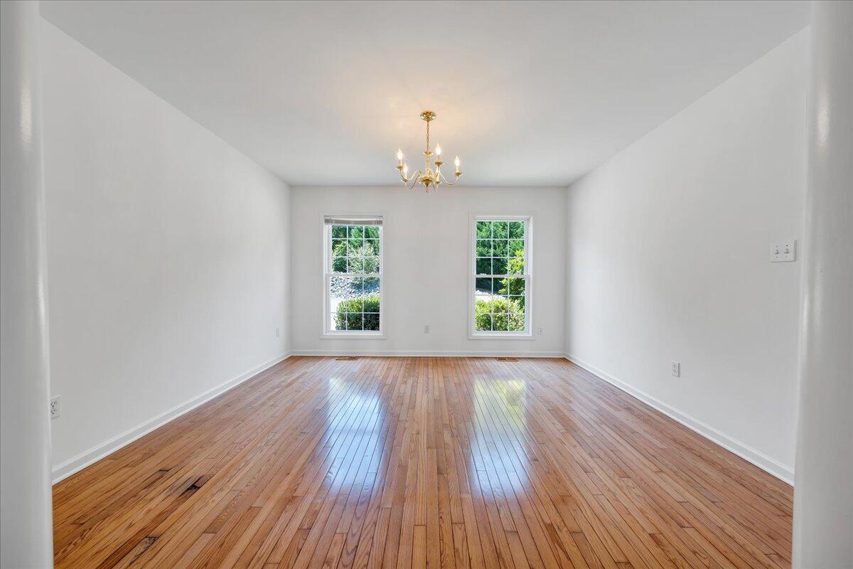 300 Egret DR