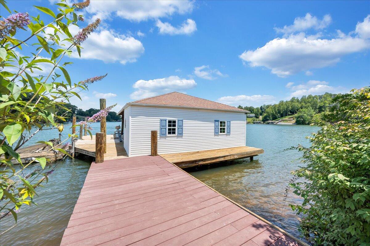 300 Egret DR