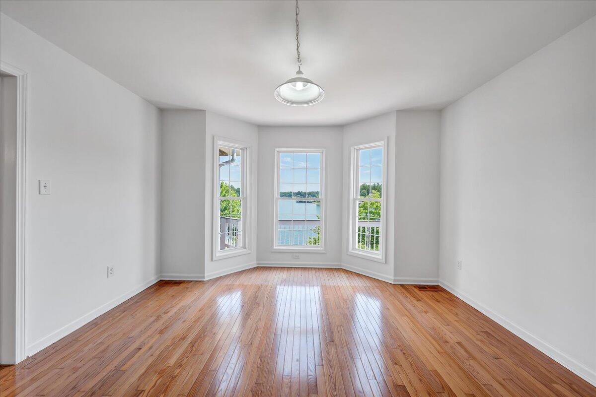 300 Egret DR
