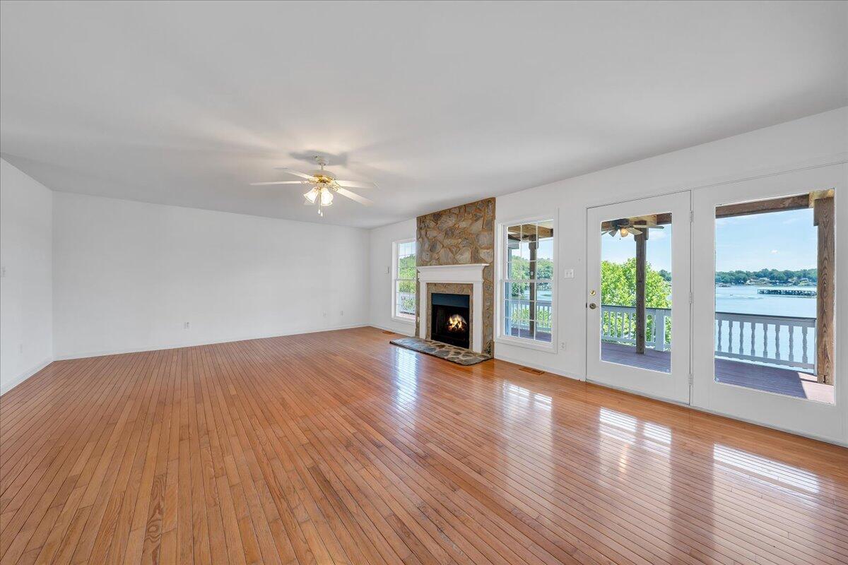 300 Egret DR