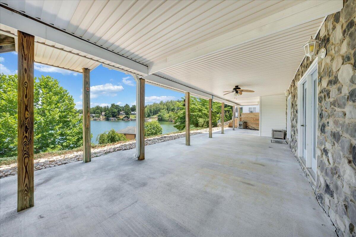 300 Egret DR