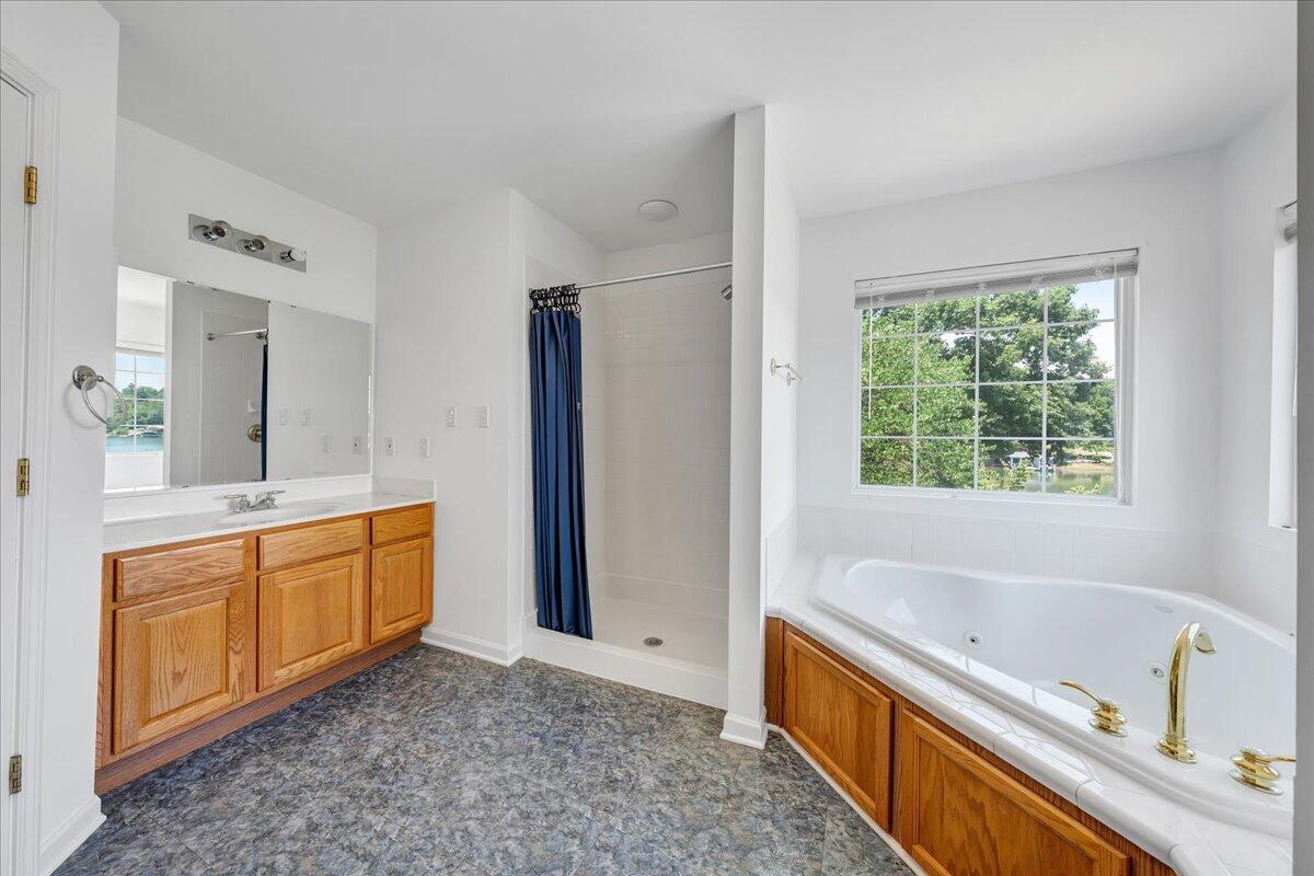 300 Egret DR