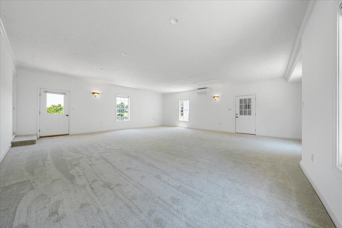 300 Egret DR